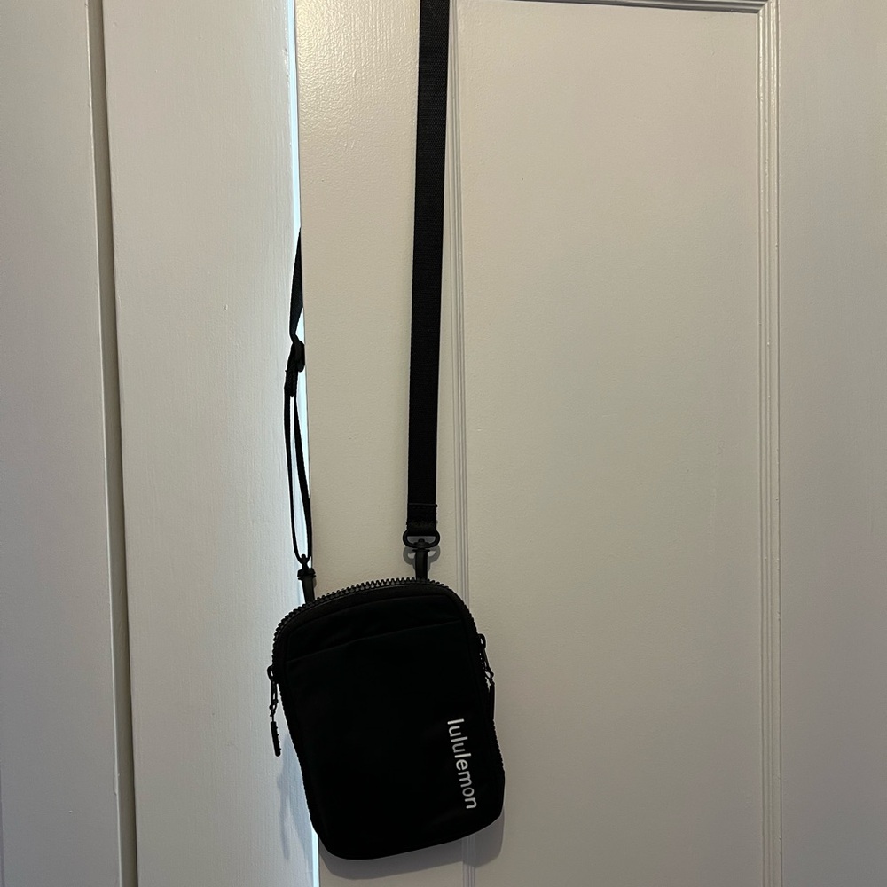 Small Lululemon crossbody